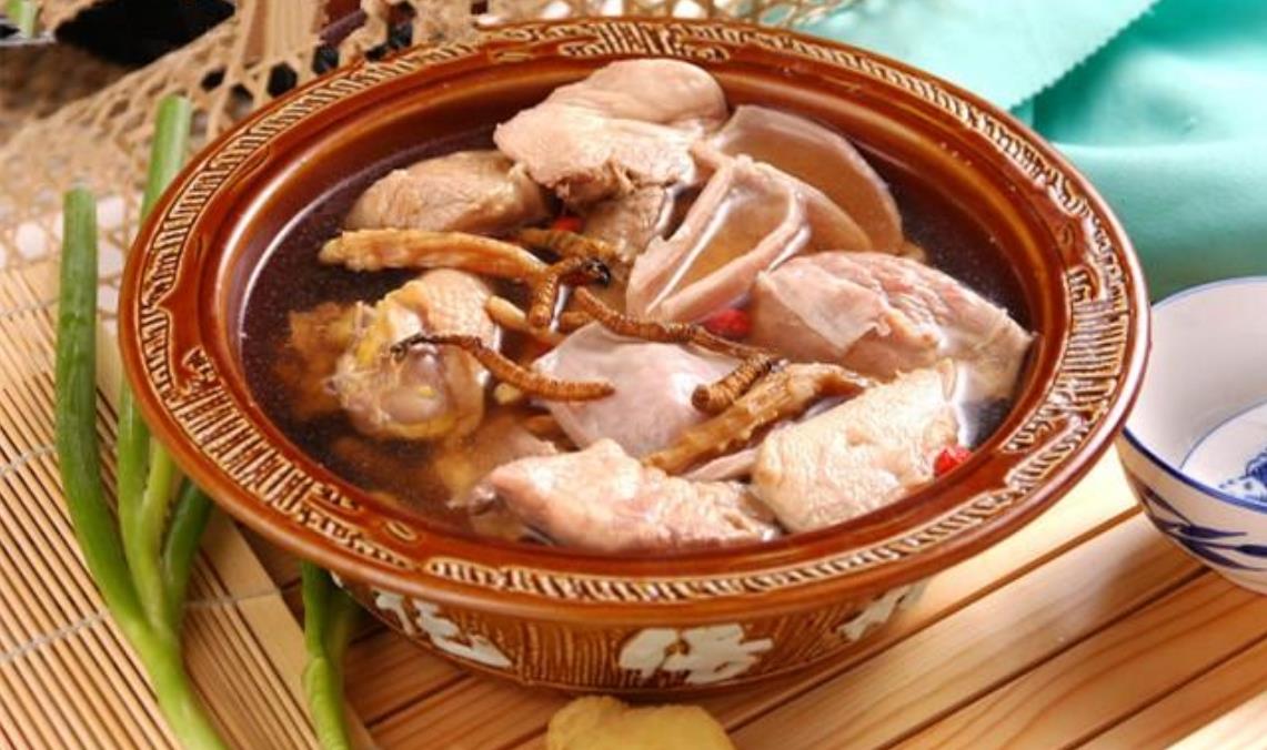 虫草炖鲜胎盘.jpg