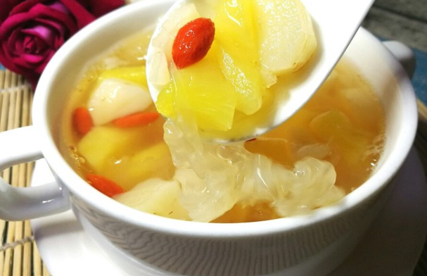 枸杞菠萝银耳汤.png