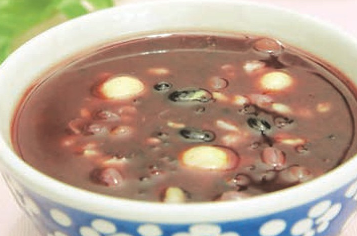 黑米黑豆莲子粥.png