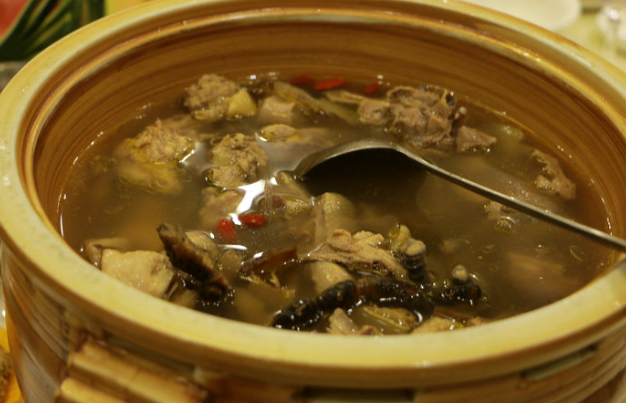 黄精党参煨猪肘.png