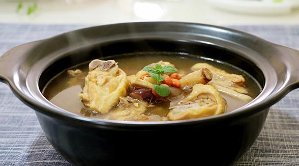 胶艾炖鸡.jpg