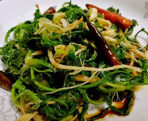 荠菜炒鸡丝.png