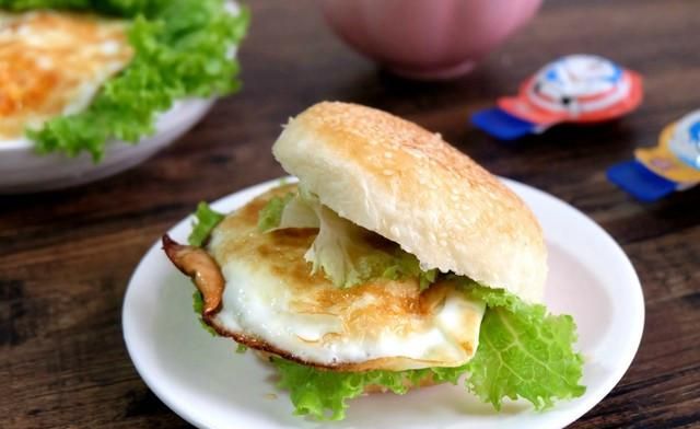 烧饼夹鸡蛋.jpg