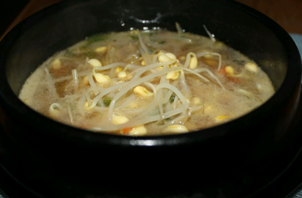砂仁豆芽瘦肉汤.png