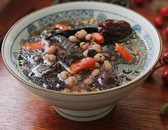 首乌黑豆乌鸡汤.jpeg