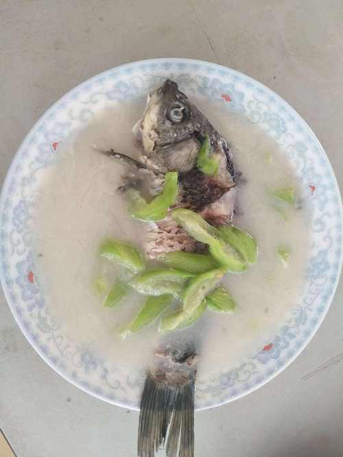 丝瓜花鲫鱼汤.jpg