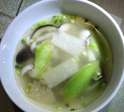 竹荪柳菇煲丝瓜.png